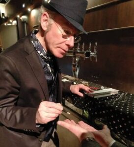 Voyance et chiromancie en événementiel avec Jérôme Morel